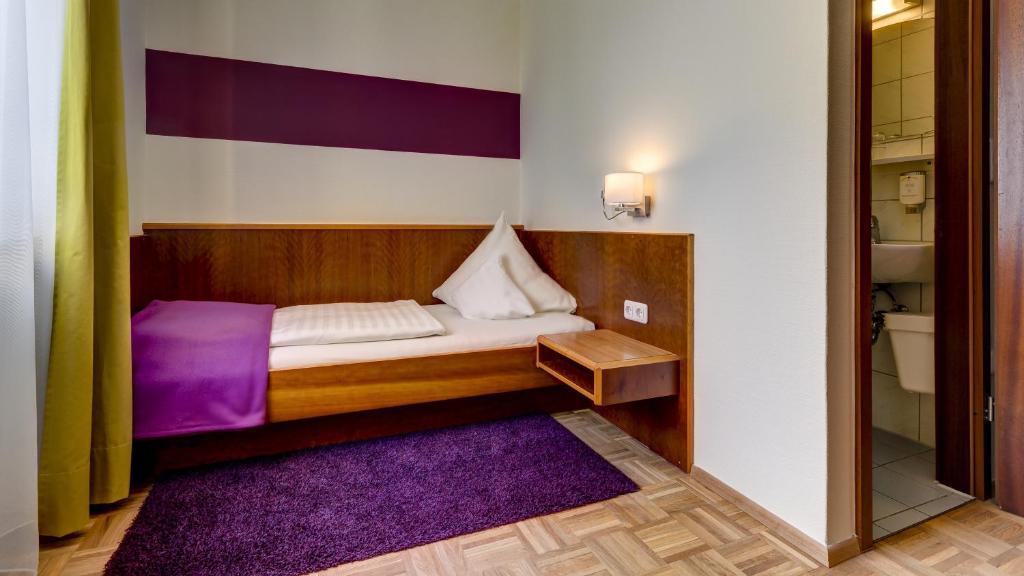 Hotel Restaurant Weihenstephaner Stuben Landshut Room photo