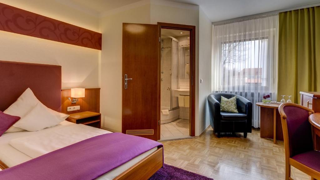 Hotel Restaurant Weihenstephaner Stuben Landshut Room photo