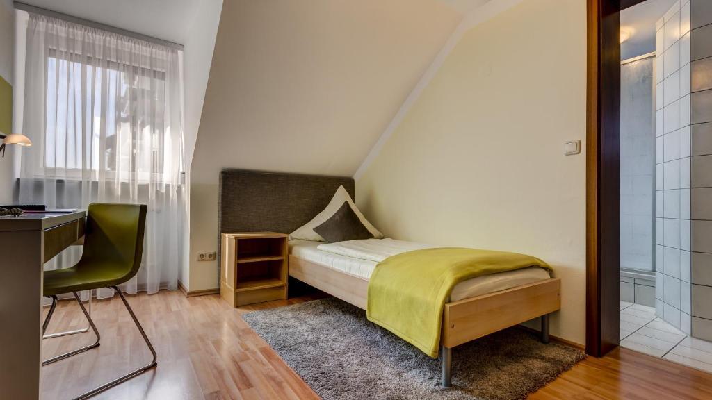 Hotel Restaurant Weihenstephaner Stuben Landshut Room photo